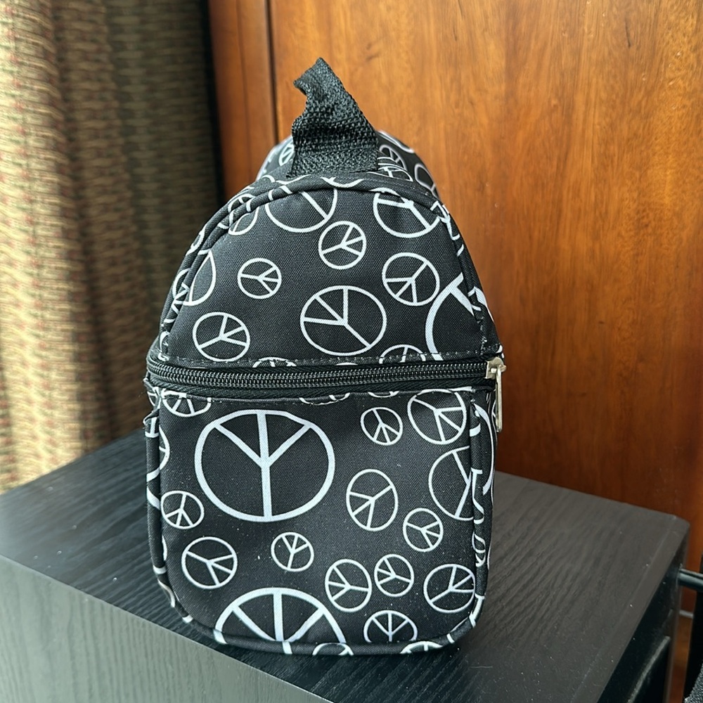 Peace Sign Insulated Lunchbox - Picture 4 of 10
